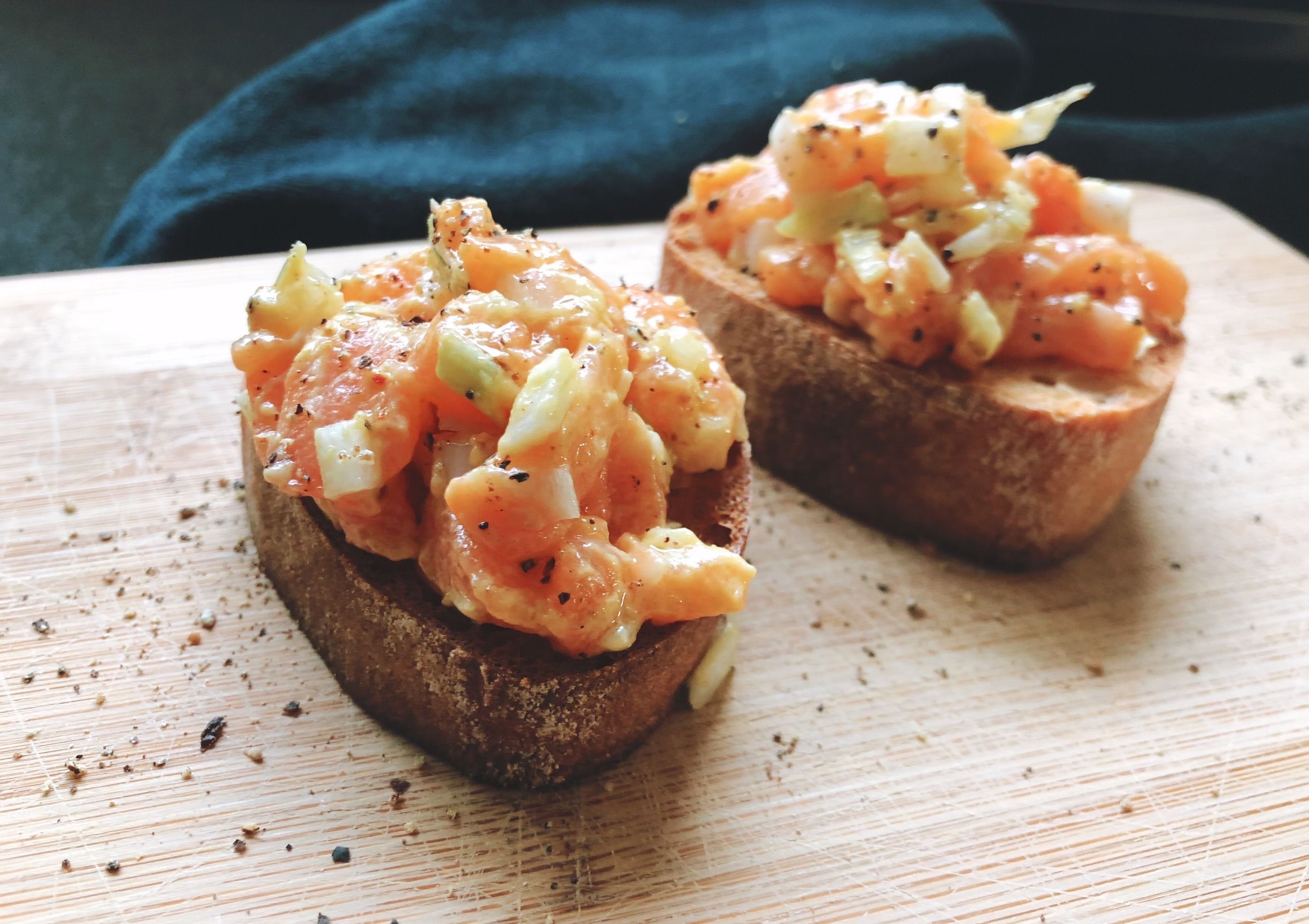 Köstliche LachstartarBruschetta Stilpalast